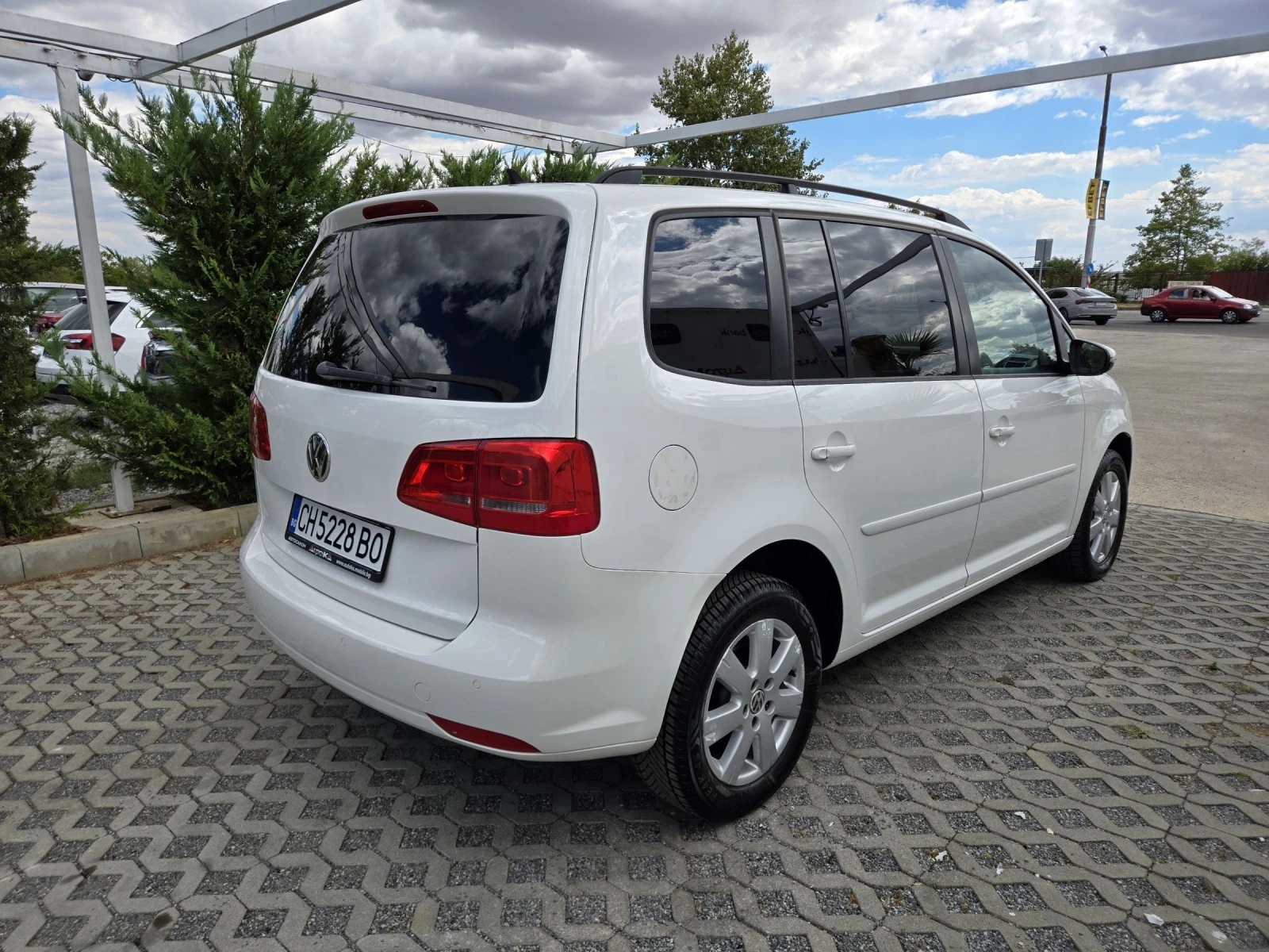 VW Touran 2.0TDI-140кс= АВТОМАТ= НАВИ= АВТОПИЛОТ= ПАРКТРОНИК, снимка 3 - Автомобили и джипове - 55954604