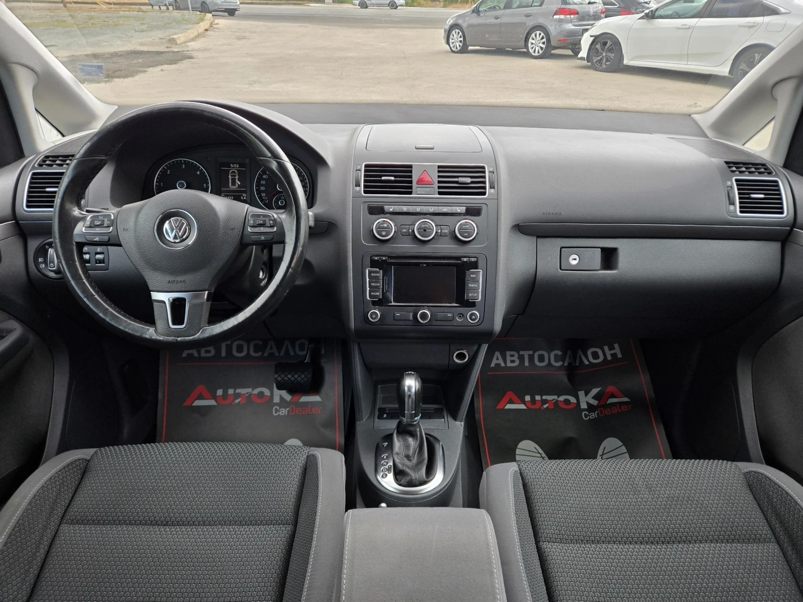 VW Touran 2.0TDI-140кс= АВТОМАТ= НАВИ= АВТОПИЛОТ= ПАРКТРОНИК, снимка 12 - Автомобили и джипове - 55954604
