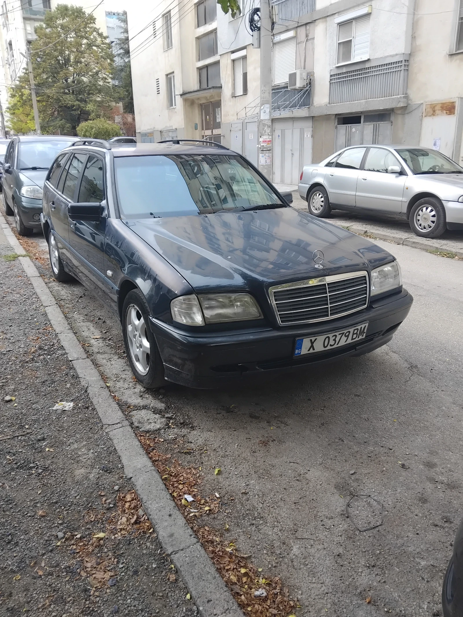 Mercedes-Benz C 220, снимка 2 - Автомобили и джипове - 56540255