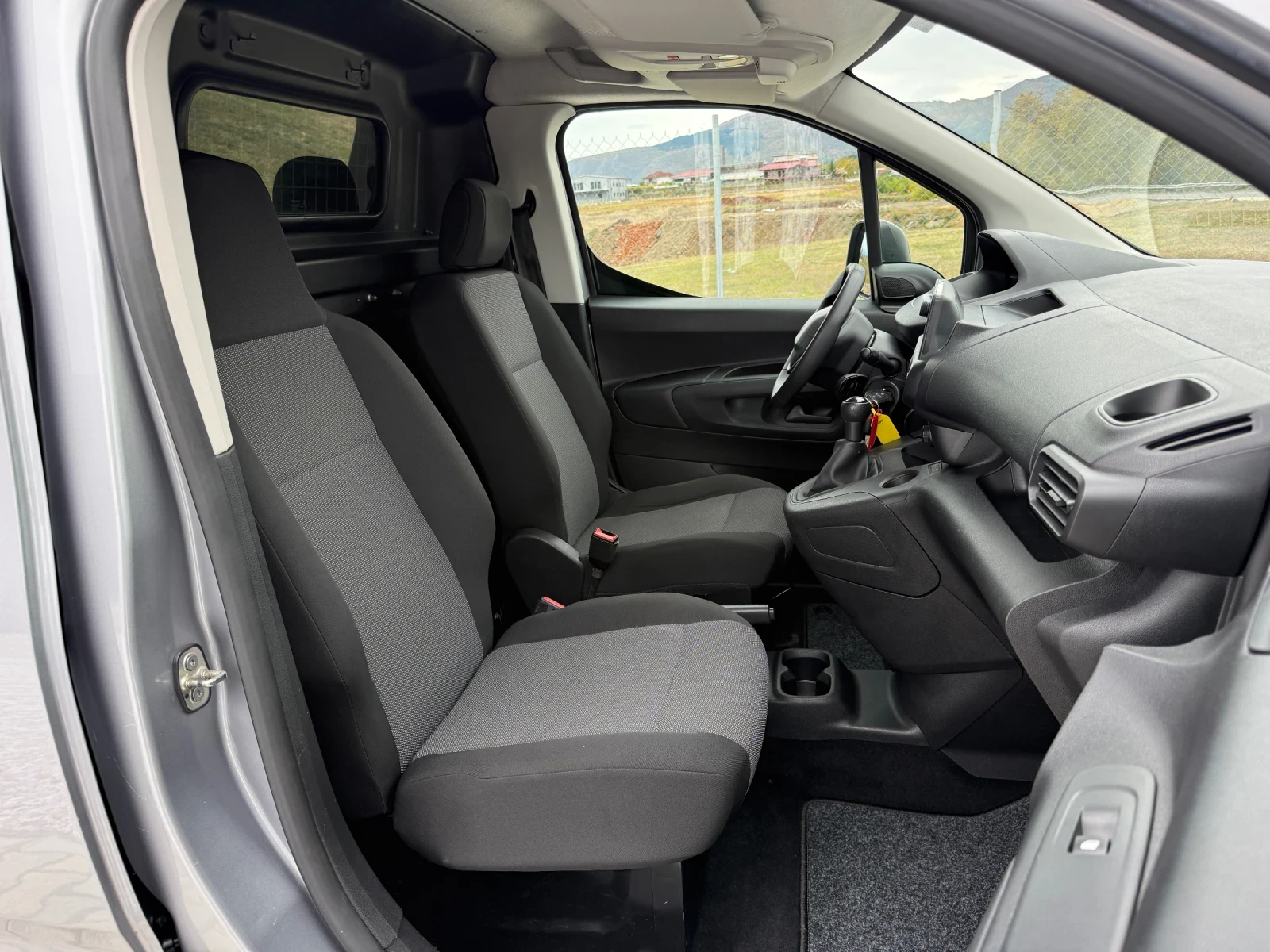 Peugeot Partner 1.5HDI, снимка 13 - Автомобили и джипове - 56584666