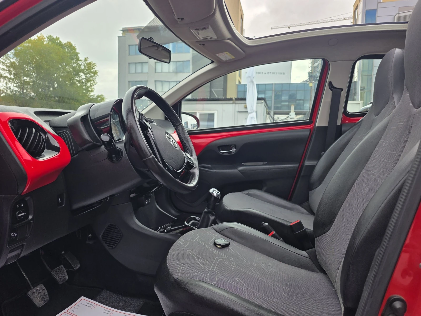 Toyota Aygo Кабрио, keyless, кожа, снимка 10 - Автомобили и джипове - 56714097