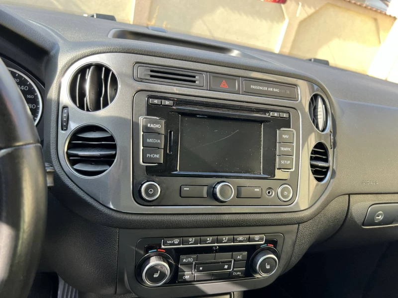 VW Tiguan 2.0TDI 4x4 avtomat, снимка 11 - Автомобили и джипове - 52552353