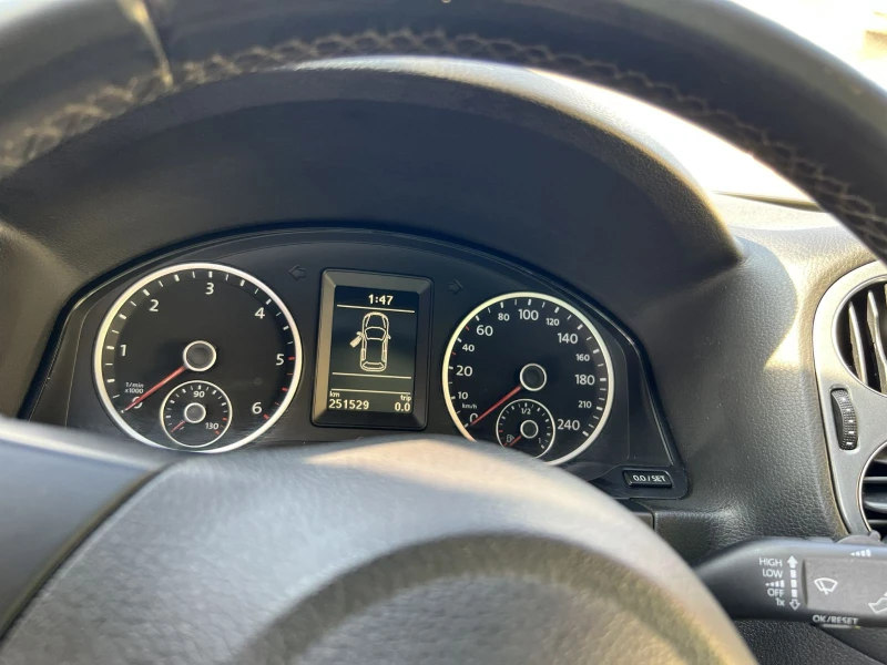 VW Tiguan 2.0TDI 4x4 avtomat, снимка 5 - Автомобили и джипове - 52552353
