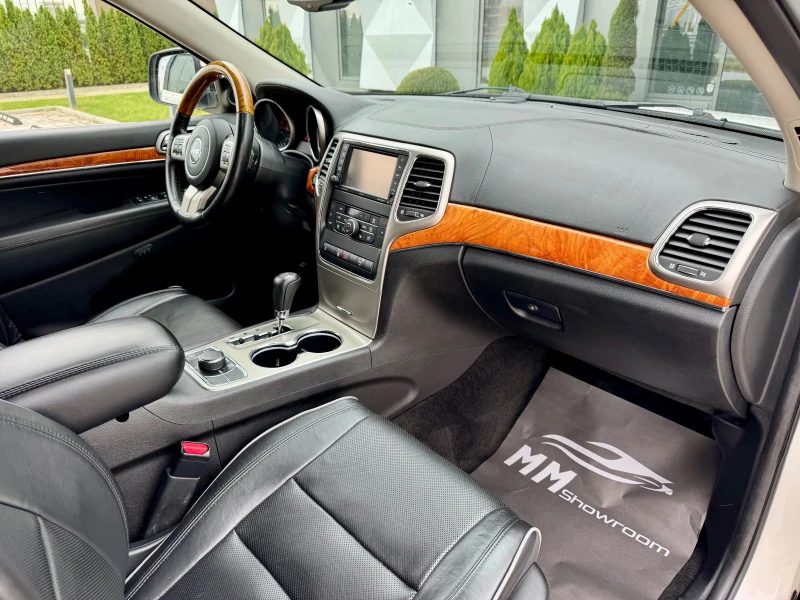 Jeep Grand cherokee OVERLAND-3.6-ГАЗ-ОБДУХВАНЕ-ПОДГРЕВ-DISTRONIK-КАМЕР, снимка 12 - Автомобили и джипове - 52290838