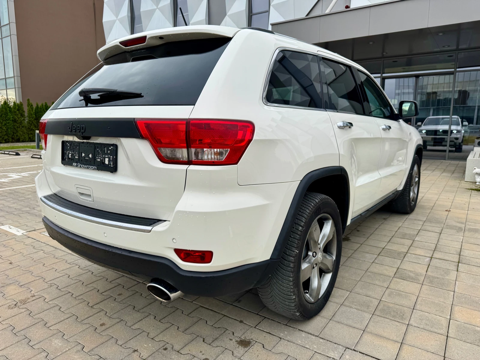 Jeep Grand cherokee OVERLAND-3.6-ГАЗ-ОБДУХВАНЕ-ПОДГРЕВ-DISTRONIK-КАМЕР - изображение 5