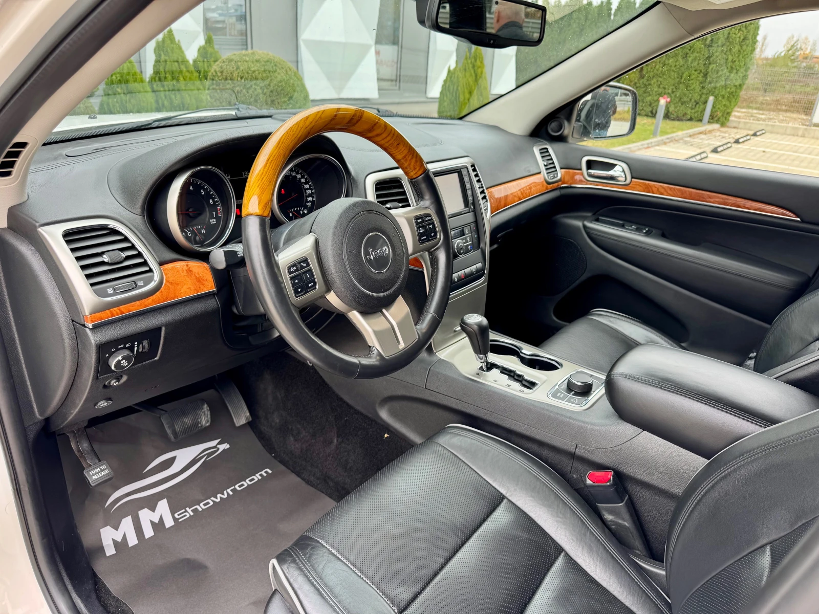 Jeep Grand cherokee OVERLAND-3.6-ГАЗ-ОБДУХВАНЕ-ПОДГРЕВ-DISTRONIK-КАМЕР - изображение 9