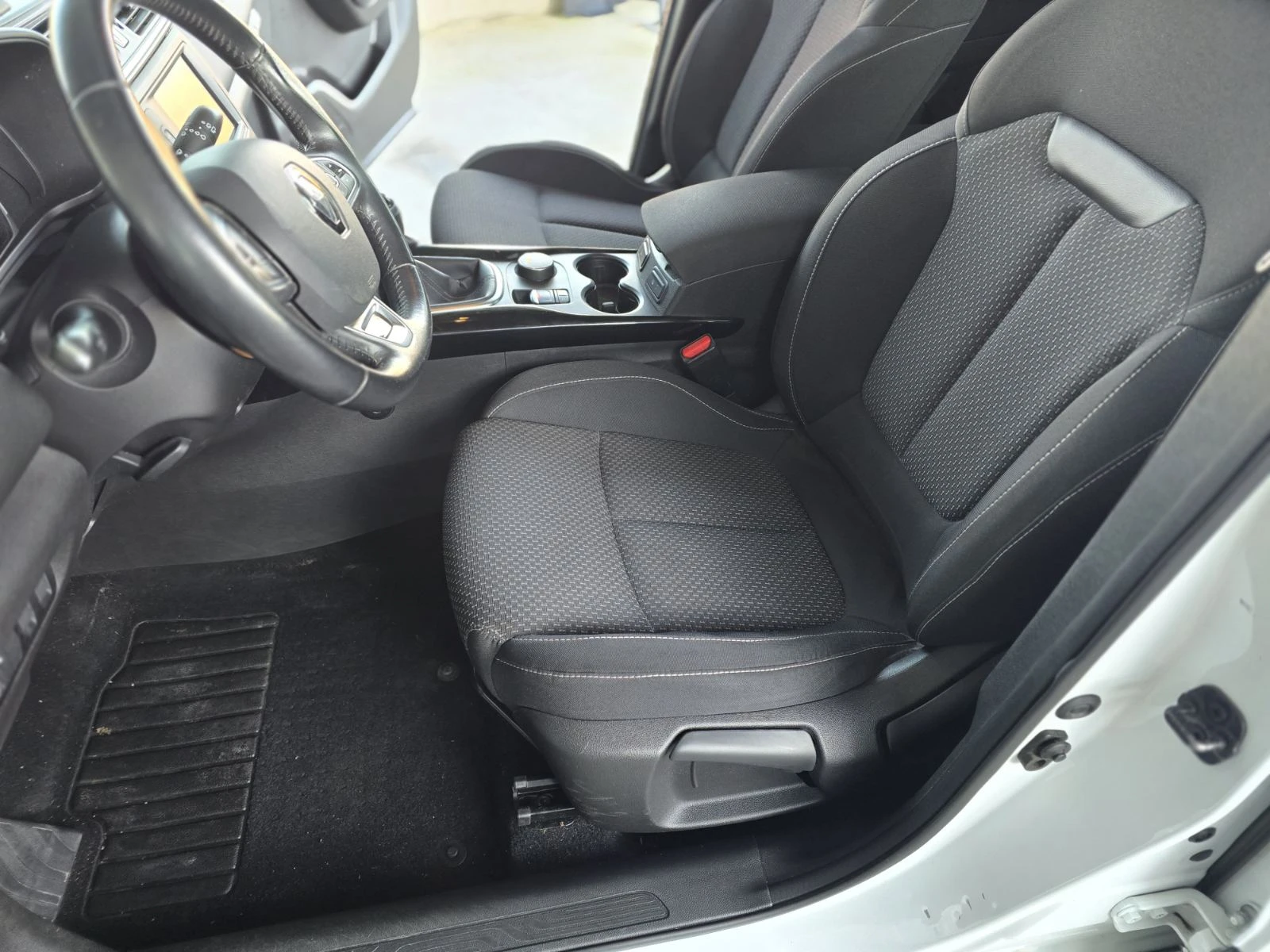 Renault Kadjar 1.2 TCe Навигация| Парктроник| Джанти - изображение 9