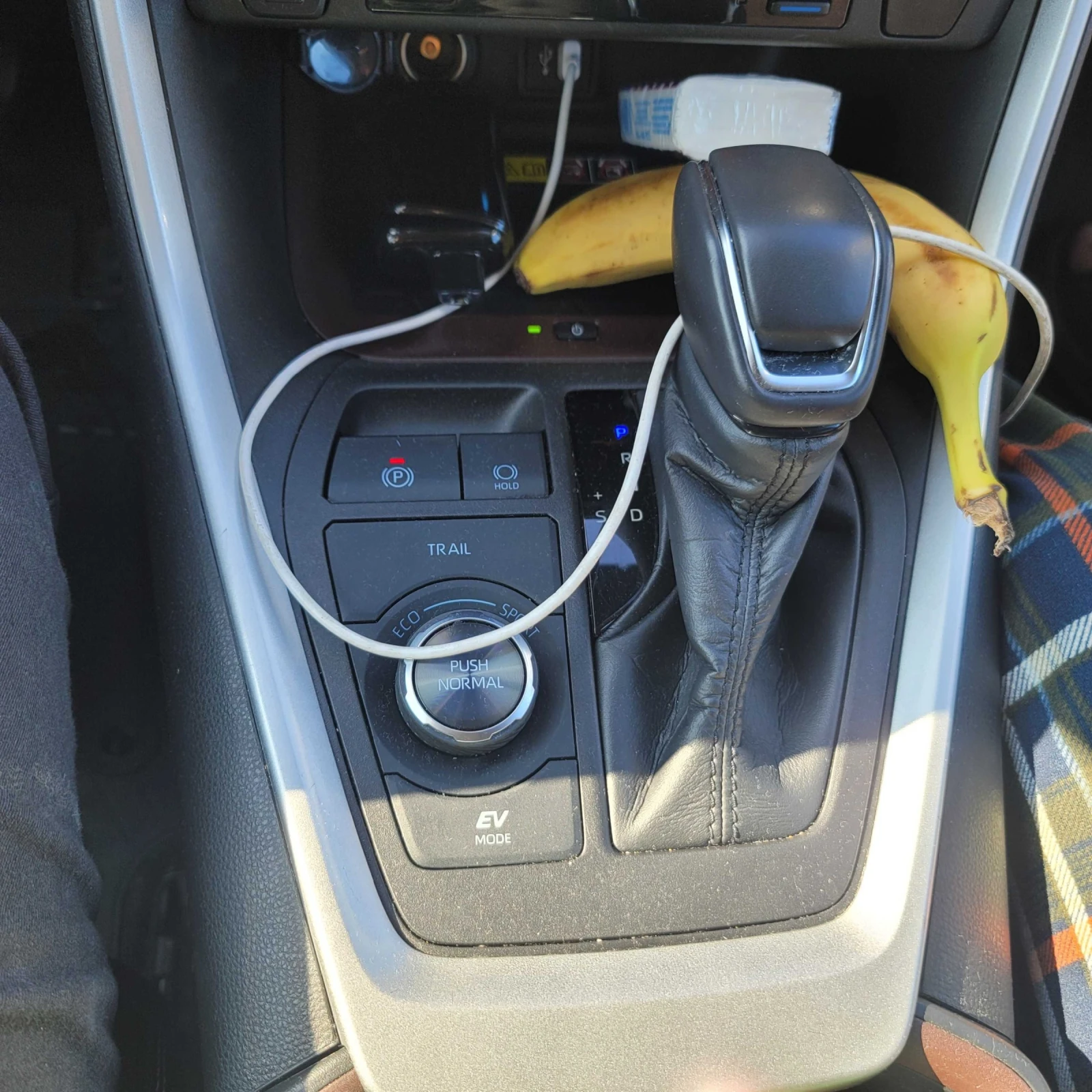 Toyota Rav4 HYBRID LIMITED * * CARFAX * * АВТО КРЕДИТ * *  - изображение 9