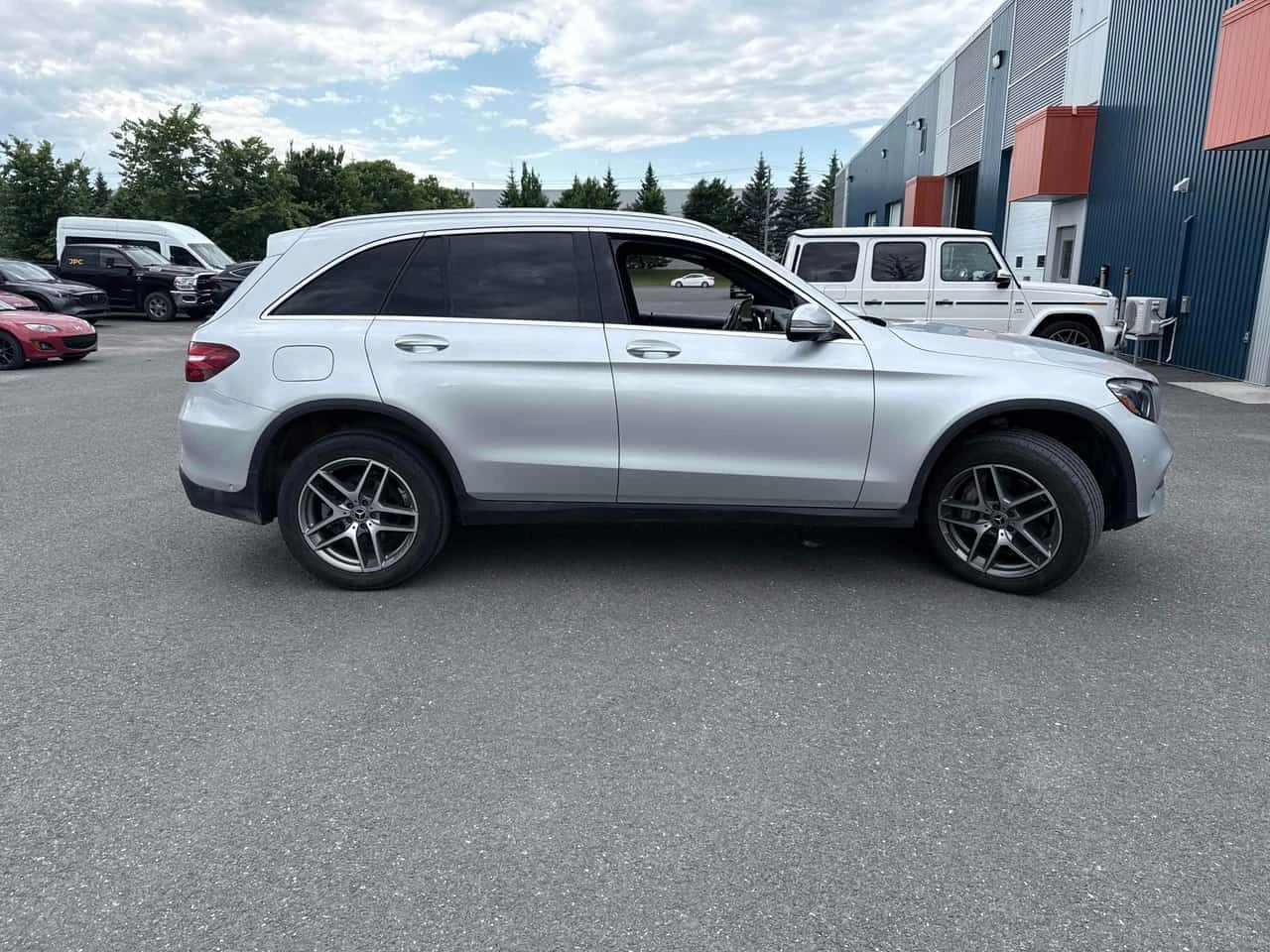 Mercedes-Benz GLC 300 АМГ ПАКЕТ/CARFAX /360 КАМЕРА/ПОДГРЕВ/ПАНОРАМА/, снимка 3 - Автомобили и джипове - 55017170