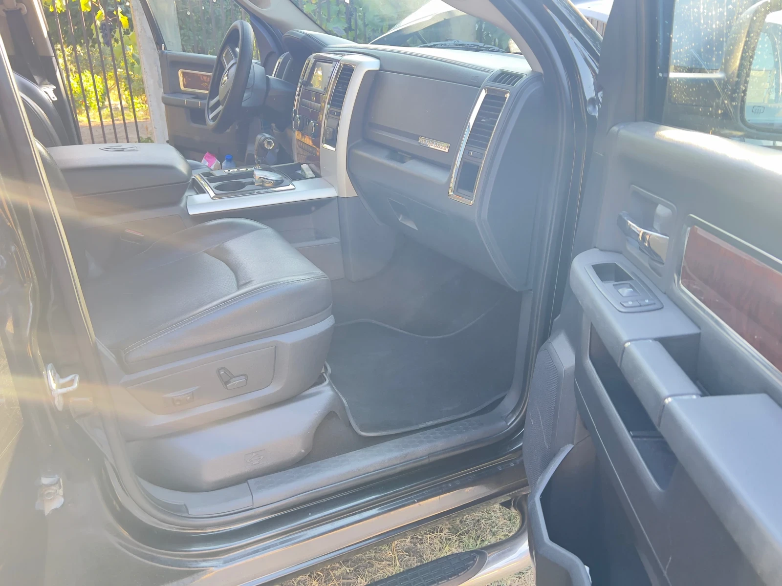 Dodge RAM 1500 Laramie, снимка 15 - Автомобили и джипове - 56105215