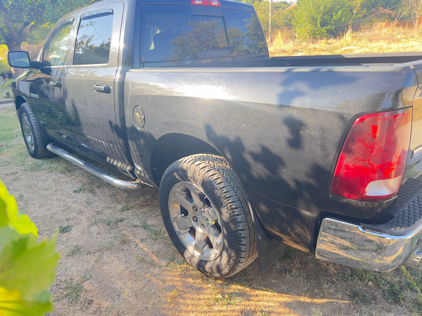 Dodge RAM 1500 Laramie, снимка 2 - Автомобили и джипове - 56105215