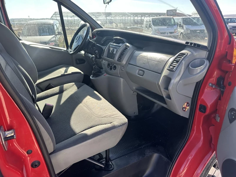 Opel Vivaro, снимка 10 - Бусове и автобуси - 47678377