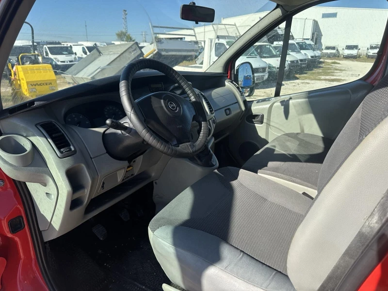 Opel Vivaro, снимка 11 - Бусове и автобуси - 47678377