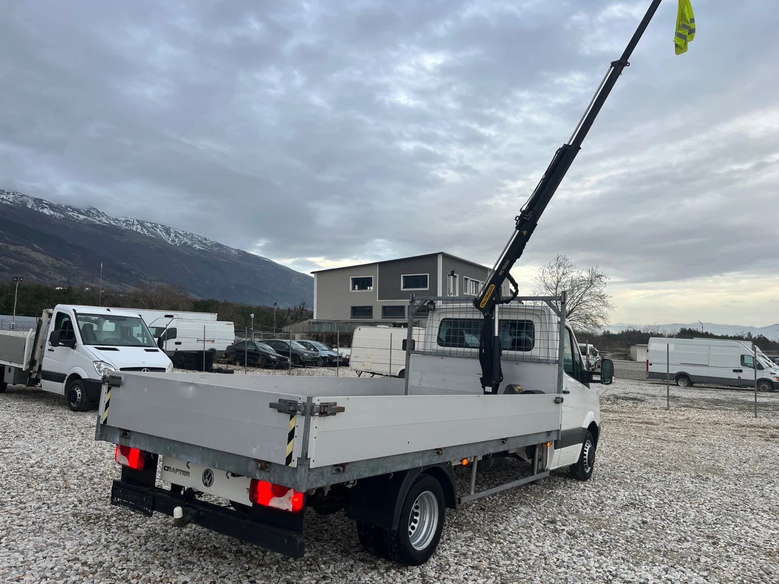 VW Crafter 164КС КРАН-1000кг Б-кат ОРОГИНАЛЕН ВИД - изображение 3