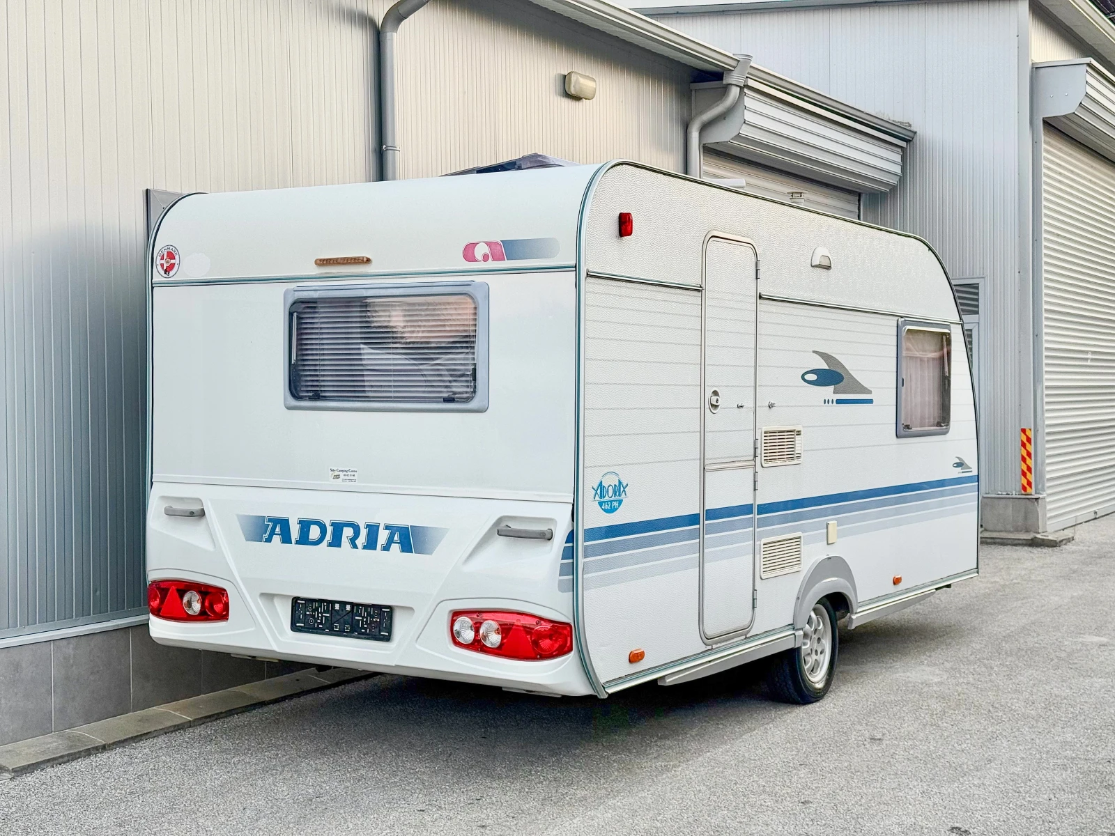 Каравана Adria Adora 462 PH, снимка 2 - Каравани и кемпери - 56275974