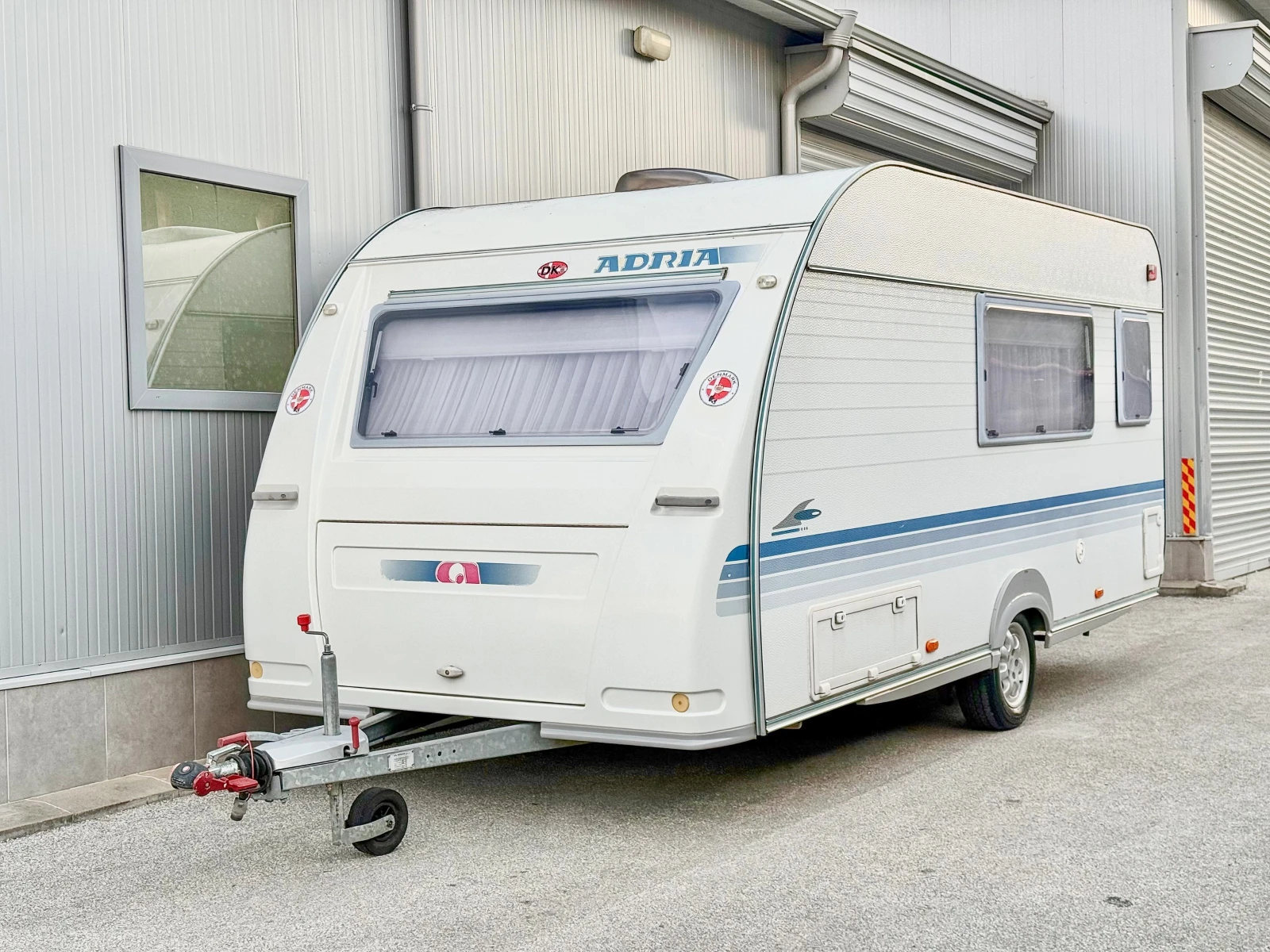 Каравана Adria Adora 462 PH, снимка 4 - Каравани и кемпери - 56275974