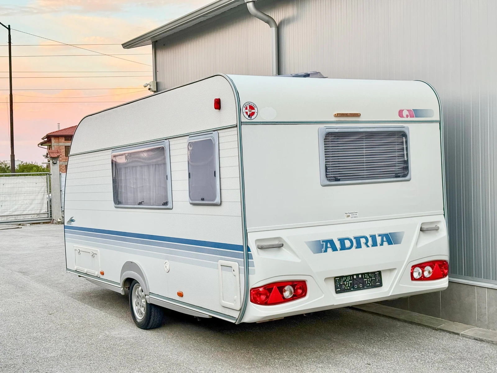Каравана Adria Adora 462 PH, снимка 3 - Каравани и кемпери - 56275974