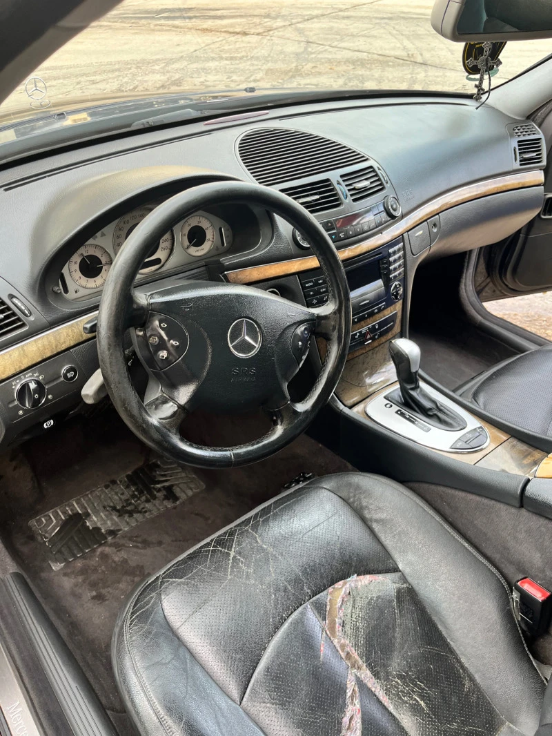 Mercedes-Benz E 320, снимка 6 - Автомобили и джипове - 46971654