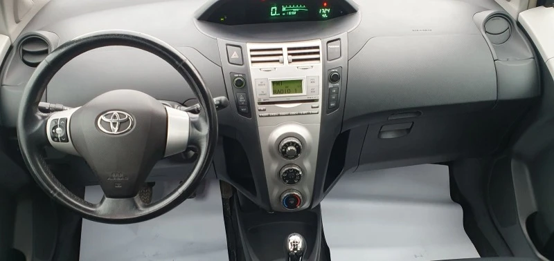 Toyota Yaris 1.3i 90к. 2008г., снимка 10 - Автомобили и джипове - 45790984