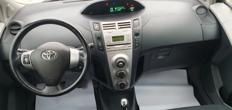 Toyota Yaris 1.3i 90к. 2008г., снимка 9 - Автомобили и джипове - 45790984