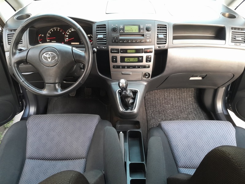 Toyota Corolla verso 1.6i KLIMATIK, снимка 15 - Автомобили и джипове - 46074399