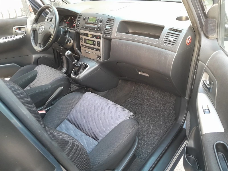 Toyota Corolla verso 1.6i KLIMATIK, снимка 12 - Автомобили и джипове - 46074399