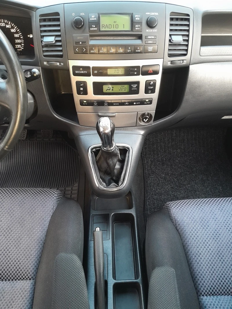 Toyota Corolla verso 1.6i KLIMATIK, снимка 16 - Автомобили и джипове - 46074399