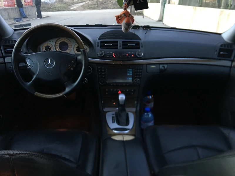 Mercedes-Benz E 270 CDI Avantgarde, снимка 8 - Автомобили и джипове - 48731665