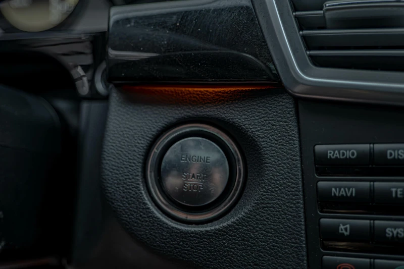 Mercedes-Benz E 500 4Matic V8/Седан/Harman Kardon/Обдухване/Шибедах/Ка, снимка 11 - Автомобили и джипове - 50570878