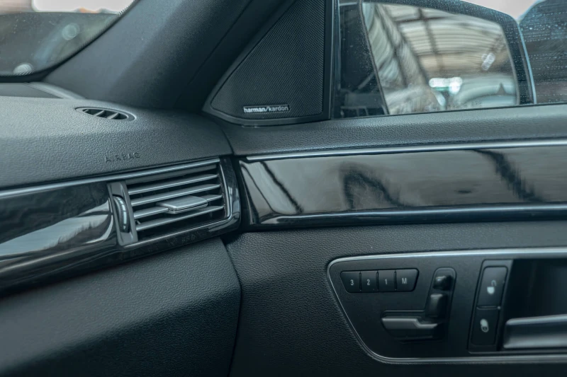 Mercedes-Benz E 500 4Matic V8/Седан/Harman Kardon/Обдухване/Шибедах/Ка, снимка 14 - Автомобили и джипове - 50570878