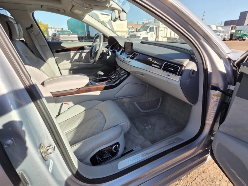 Audi A8 * * CARFAX * * АВТОКРЕДИТ * * , снимка 15 - Автомобили и джипове - 52333519