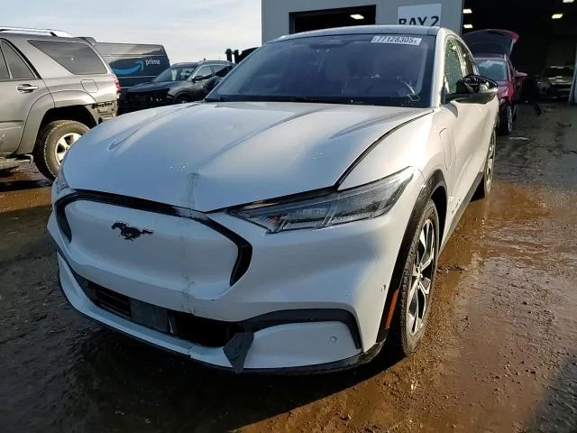 Ford Mustang Mach-E Premium, снимка 13 - Автомобили и джипове - 53947392