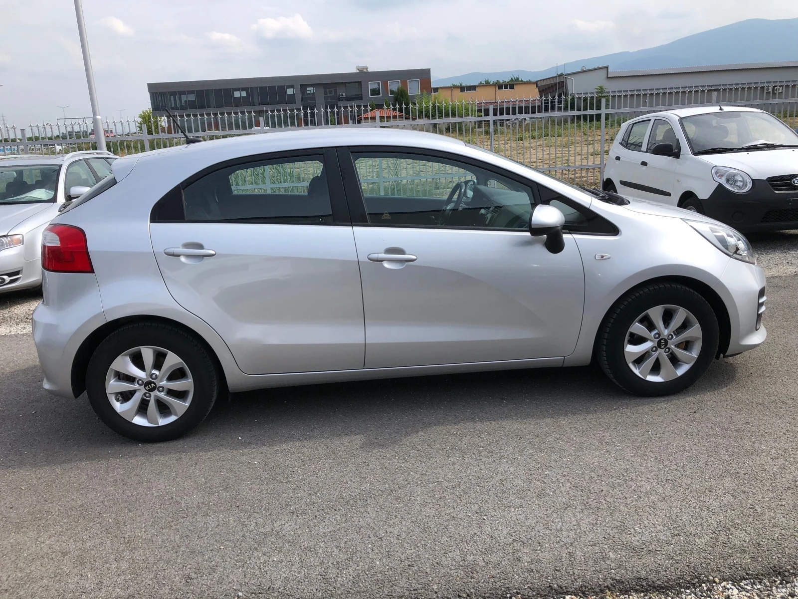 Kia Rio 1.1 CRDI 75k.c - изображение 4