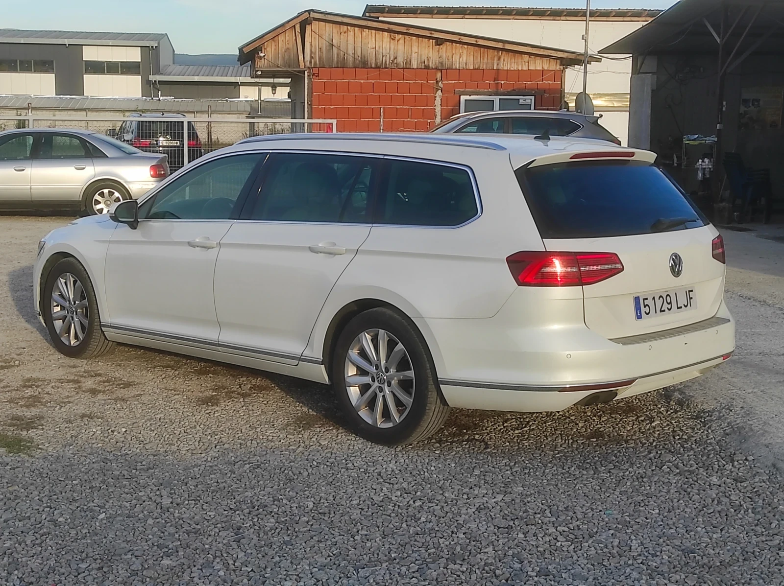 VW Passat 2.0 TDI Highline BlueMotion - изображение 2