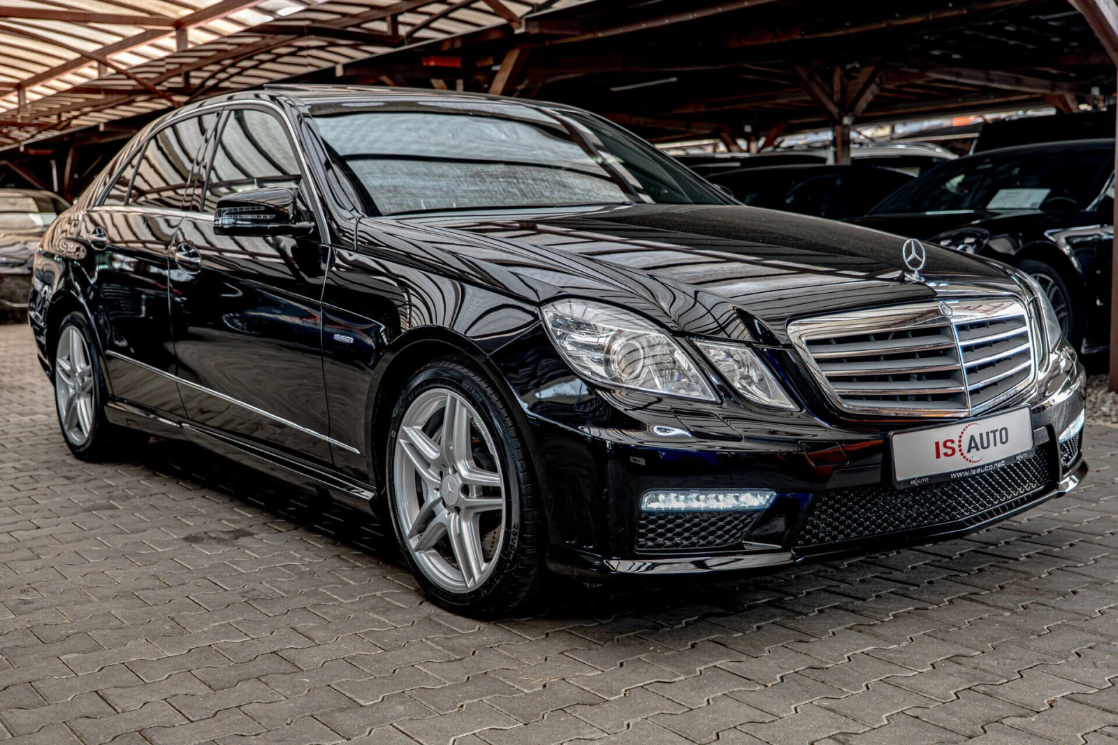 Mercedes-Benz E 500 4Matic V8/Седан/Harman Kardon/Обдухване/Шибедах/Ка - изображение 2