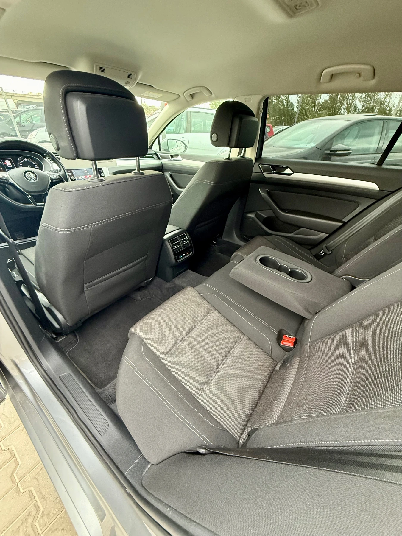 VW Passat  * * * * *  | Mobile.bg   11