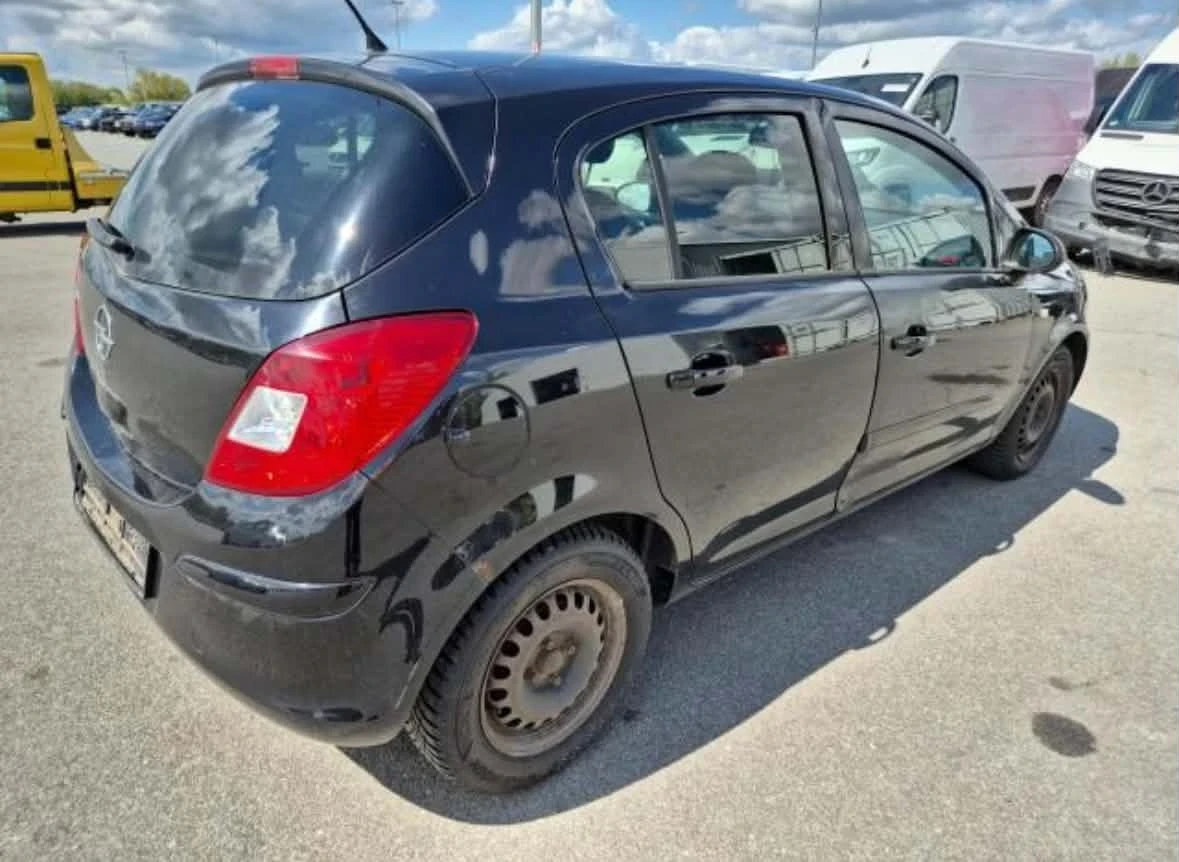 Opel Corsa Opel Corsa 1.4 Petrol, снимка 3 - Автомобили и джипове - 54795565