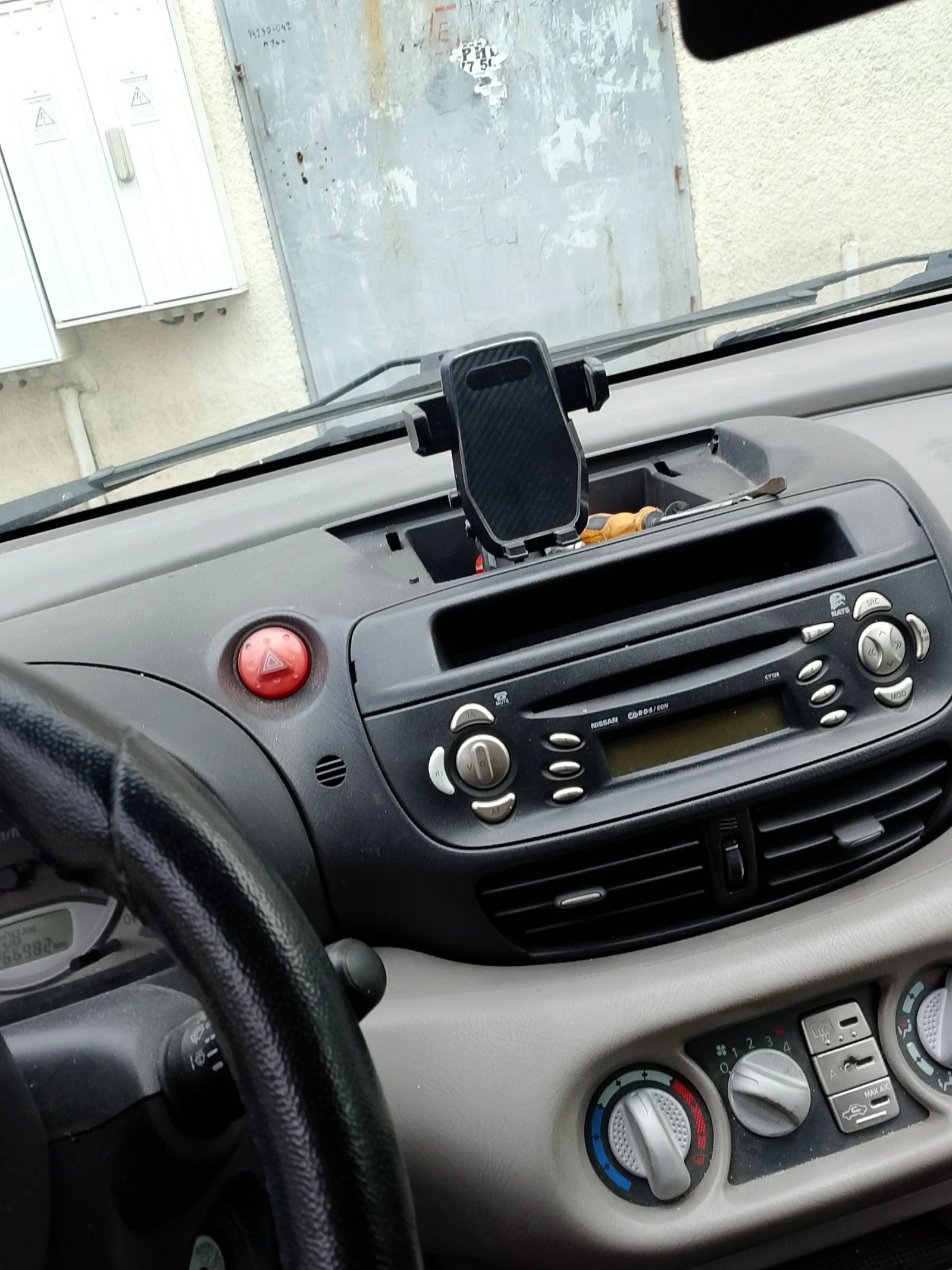 Nissan Almera tino, снимка 5 - Автомобили и джипове - 54824541