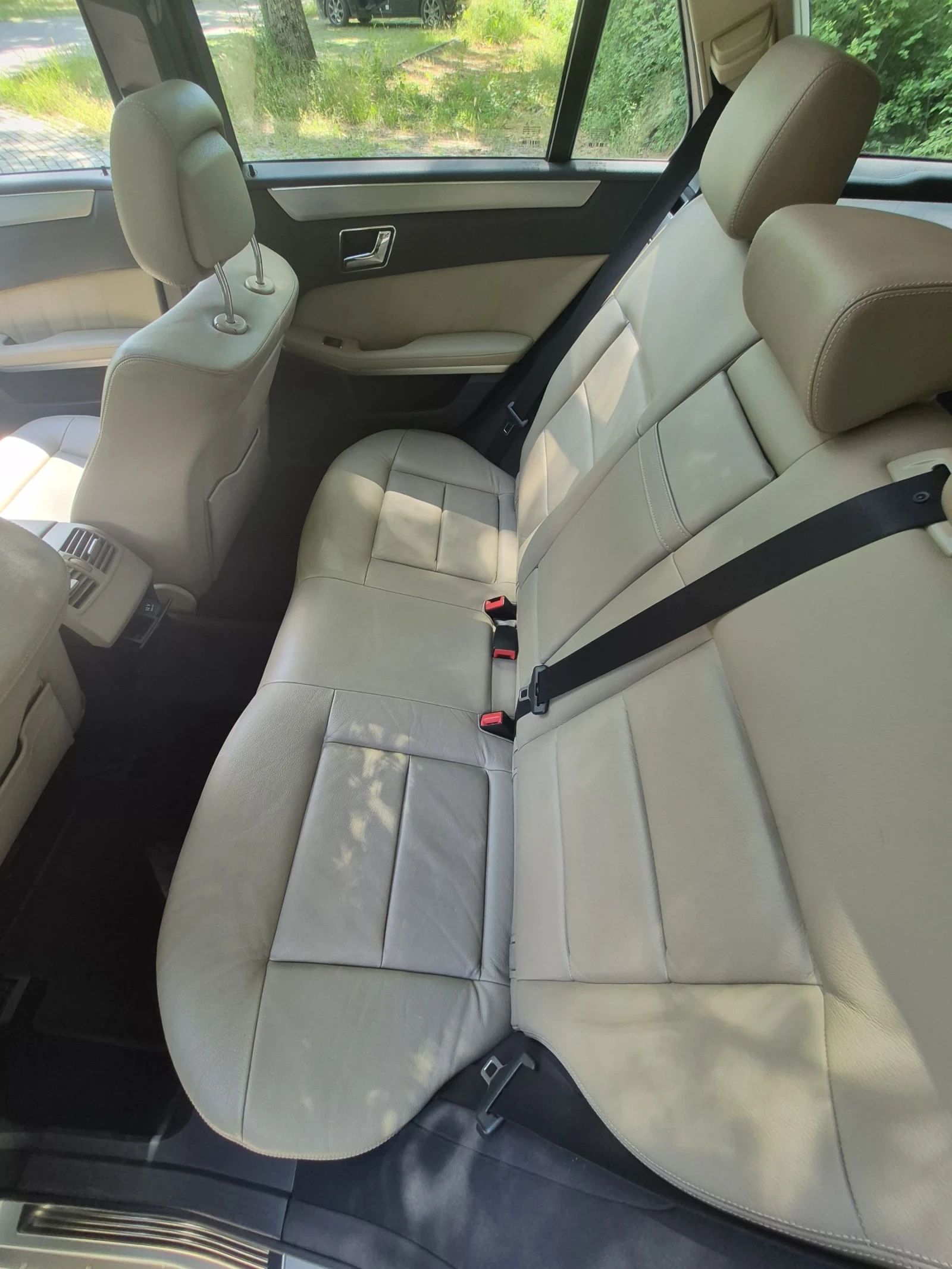 Mercedes-Benz E 350 4MATIC 231 к.с. | 7G-Tronic | Панорама | Обслужен, снимка 9 - Автомобили и джипове - 54919584