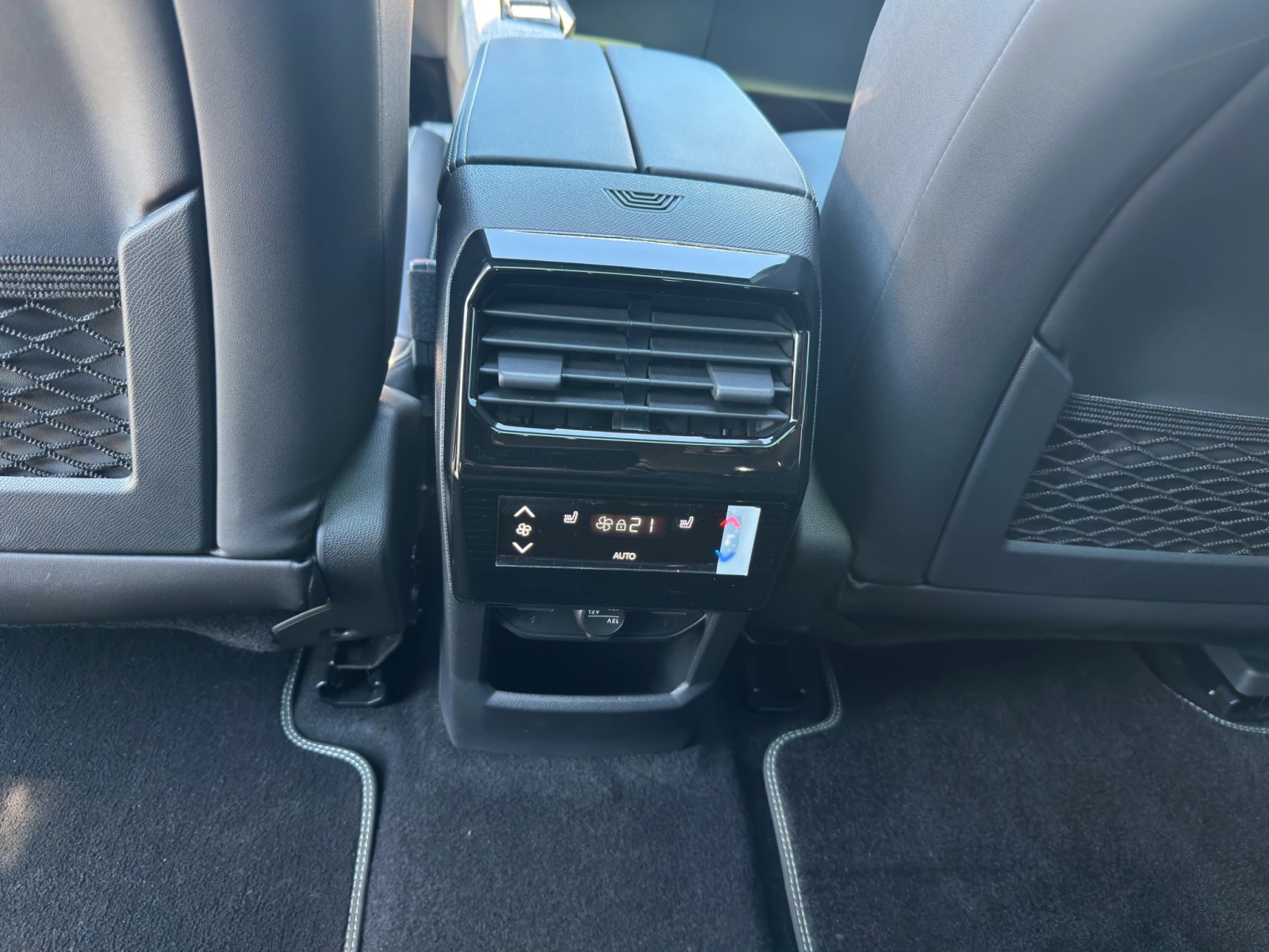 Peugeot 5008 GT PLUG-IN HYBRID, снимка 17 - Автомобили и джипове - 55005967