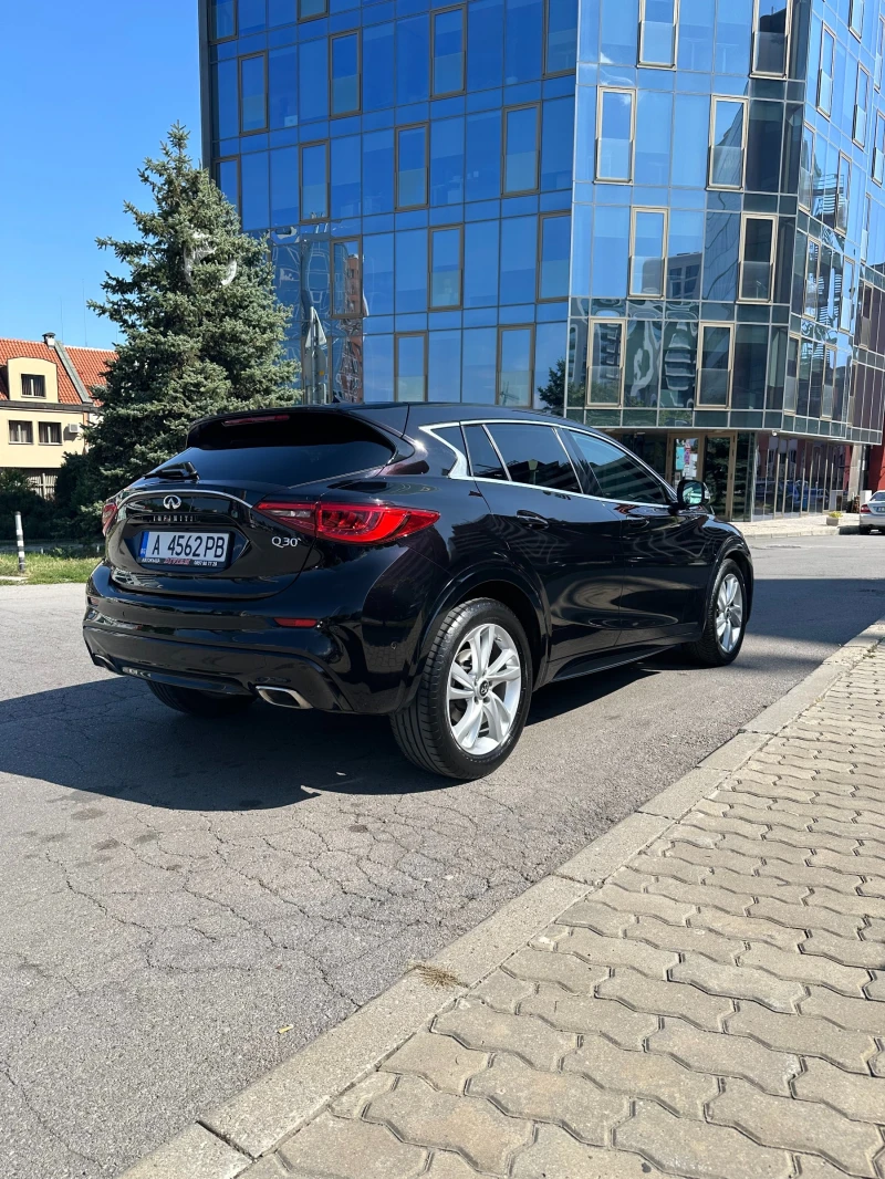 Infiniti Q30, снимка 7 - Автомобили и джипове - 47492543