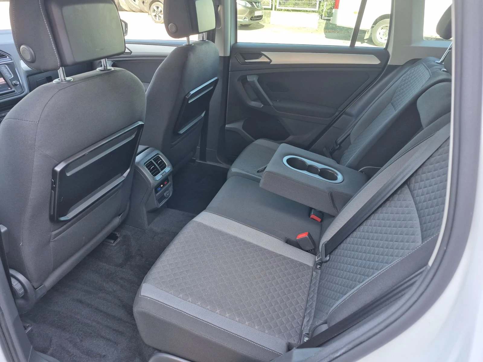 VW Tiguan 2.0TDI-150k.s - изображение 9