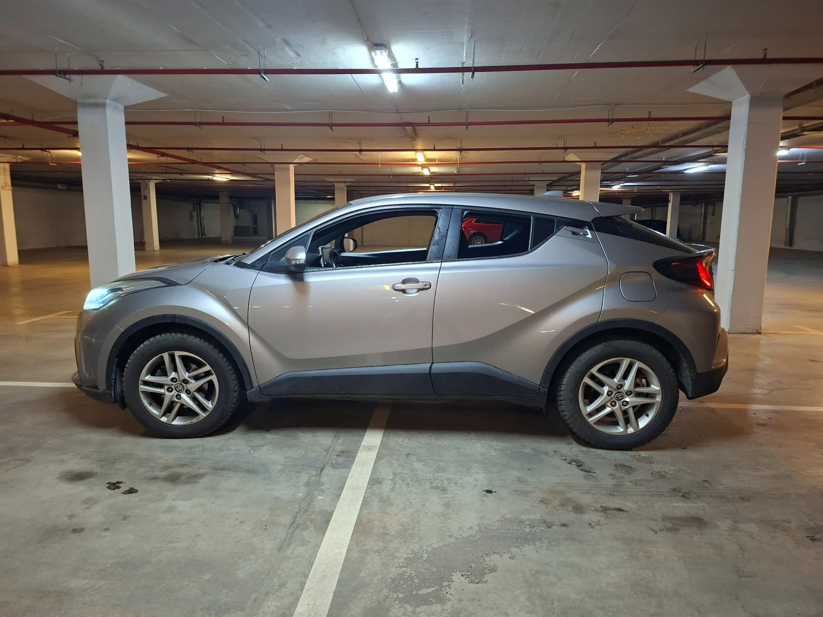 Toyota C-HR Бензин, снимка 4 - Автомобили и джипове - 54637375