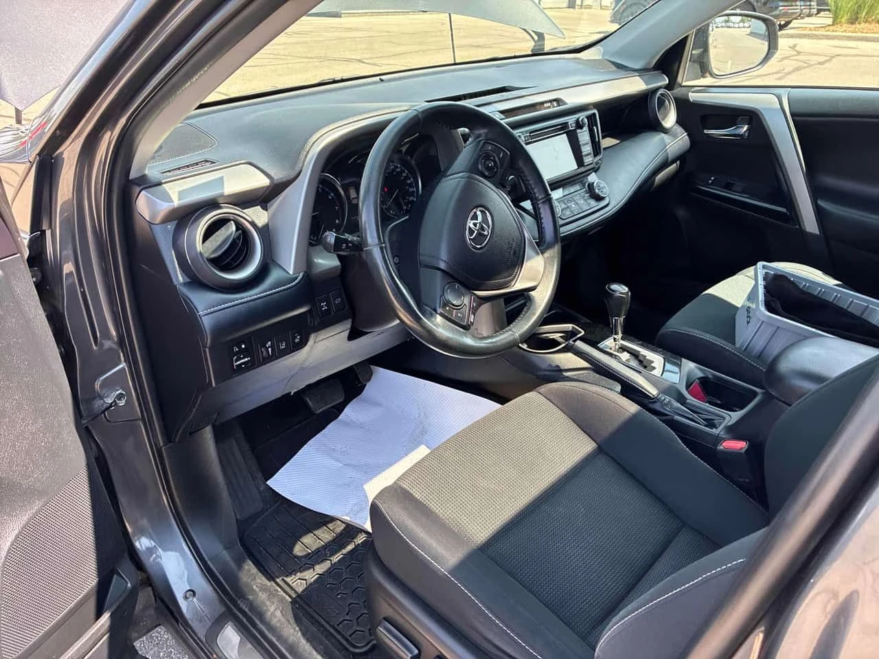Toyota Rav4 * XLE * АВТОКРЕДИТ БЕЗ ПЪРВОНАЧАЛНА ВНОСКА* , снимка 5 - Автомобили и джипове - 55476829
