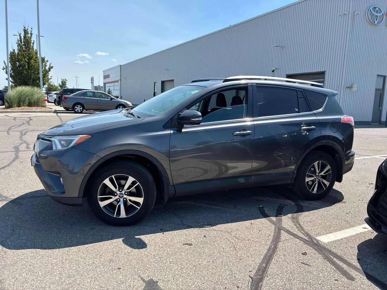 Toyota Rav4 * XLE * АВТОКРЕДИТ БЕЗ ПЪРВОНАЧАЛНА ВНОСКА* , снимка 2 - Автомобили и джипове - 55476829