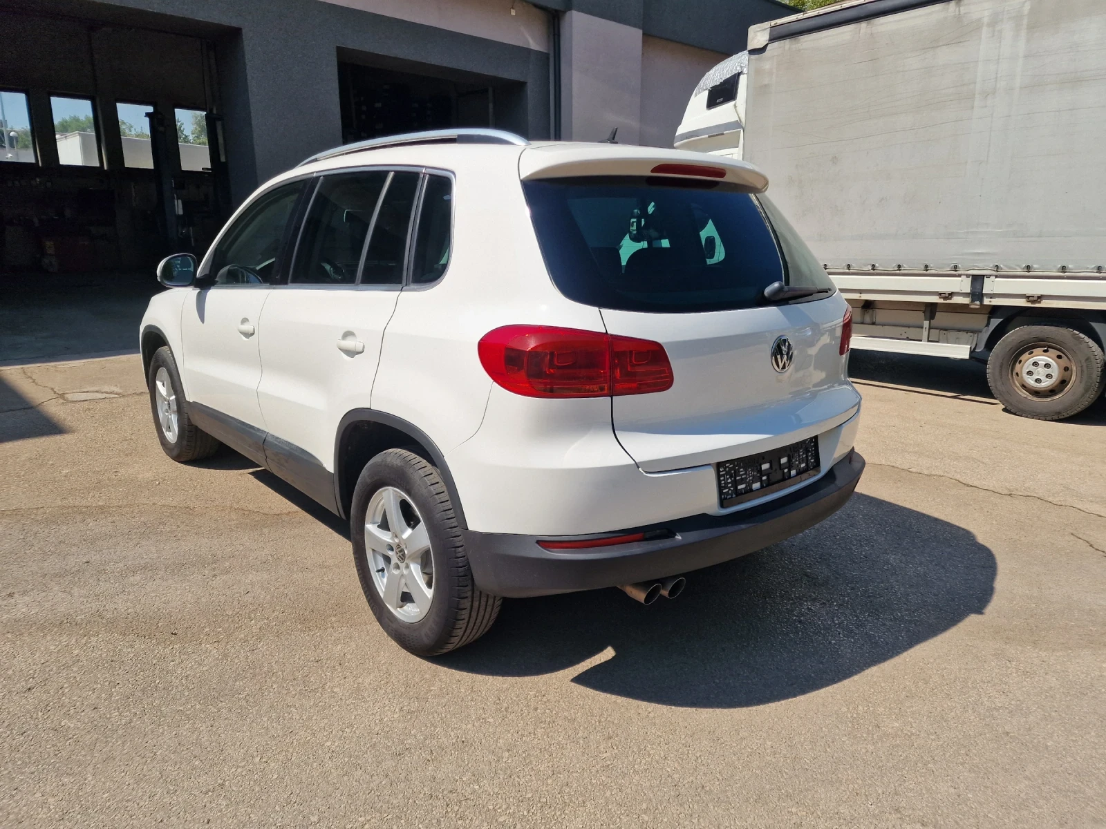 VW Tiguan 2.0 л  4?4 автомат, снимка 5 - Автомобили и джипове - 55541915