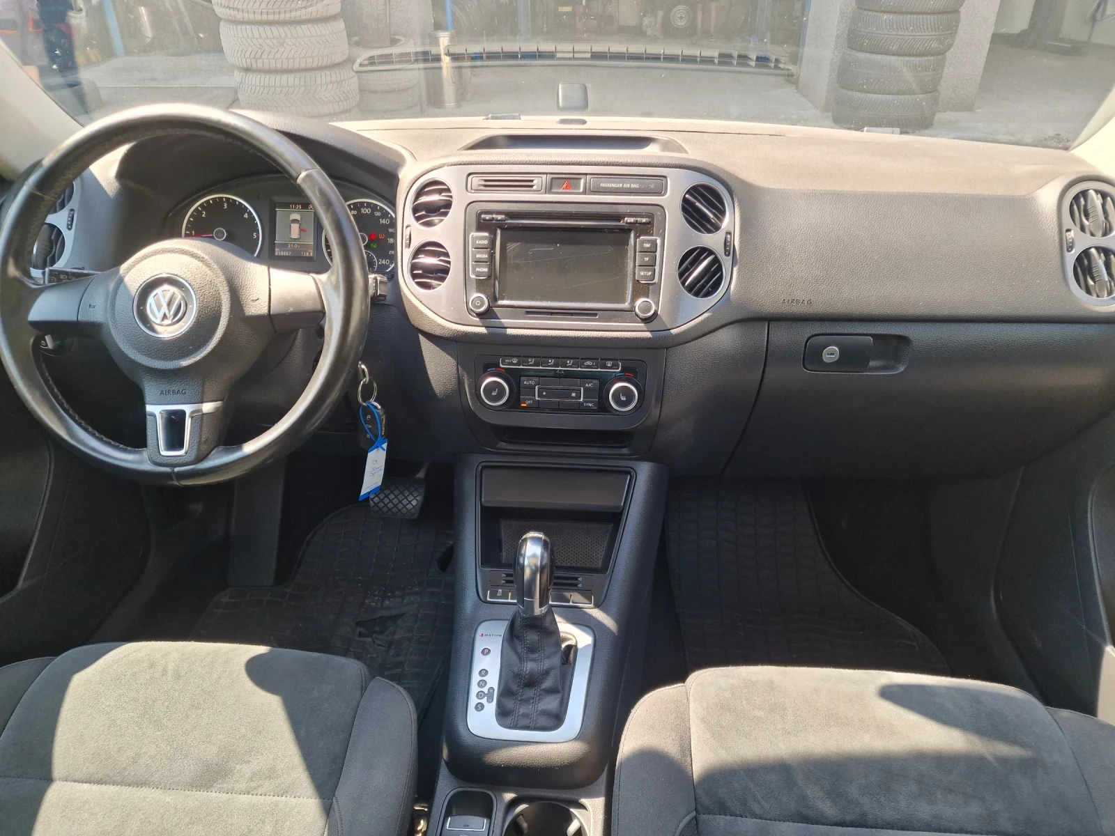 VW Tiguan 2.0 л  4?4 автомат, снимка 11 - Автомобили и джипове - 55541915