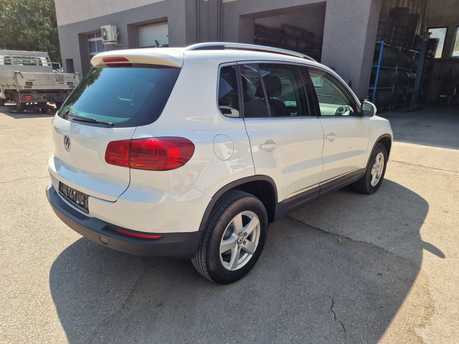 VW Tiguan 2.0 л  4?4 автомат, снимка 7 - Автомобили и джипове - 55541915