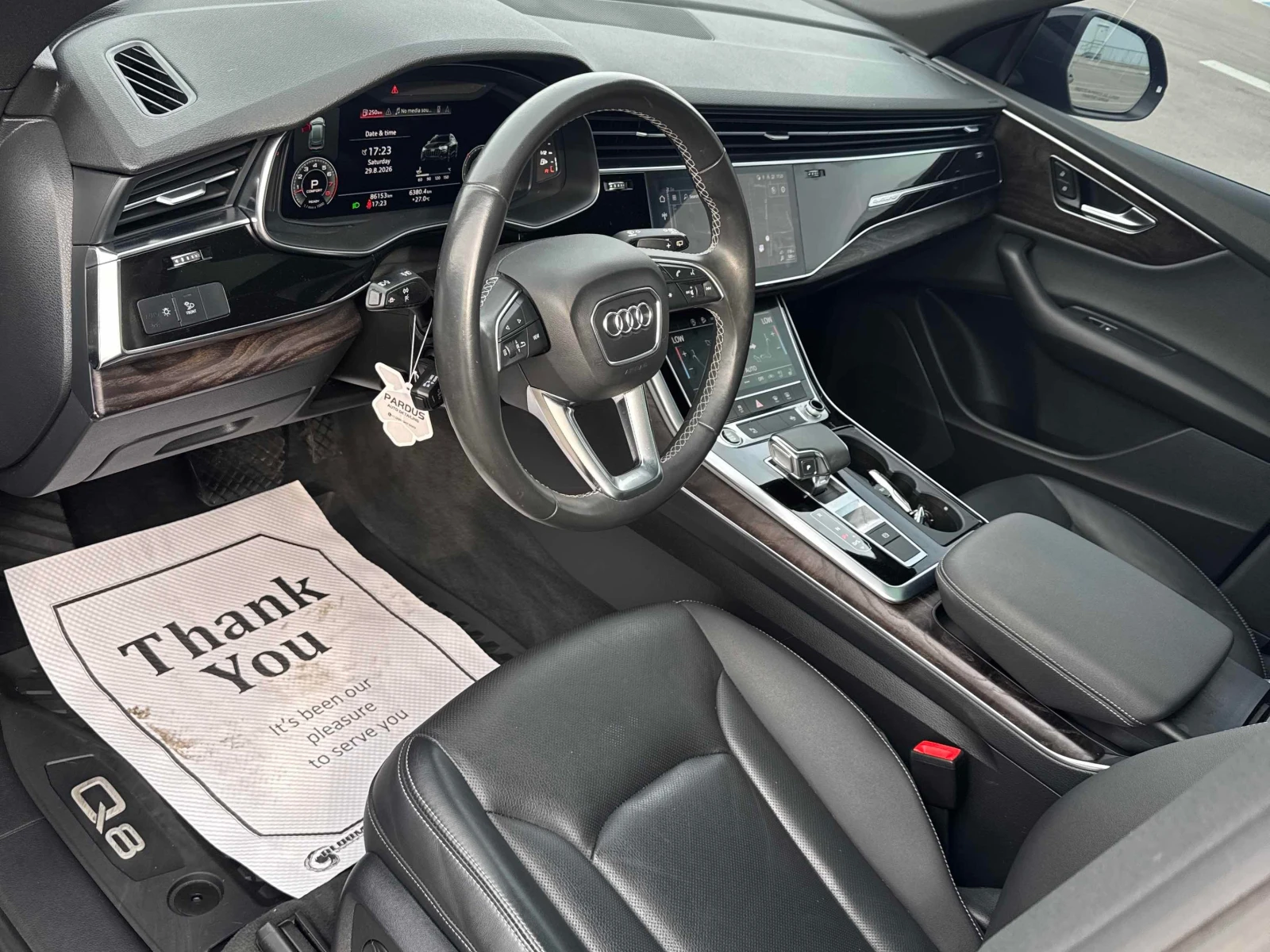 Audi Q8  Technik 55 TFSI quattro / CARFAX / ЦЕНА ДО БЪЛГАР, снимка 8 - Автомобили и джипове - 55897394