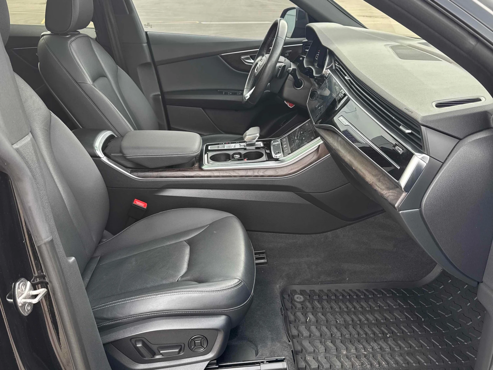 Audi Q8  Technik 55 TFSI quattro / CARFAX / ЦЕНА ДО БЪЛГАР, снимка 15 - Автомобили и джипове - 55897394